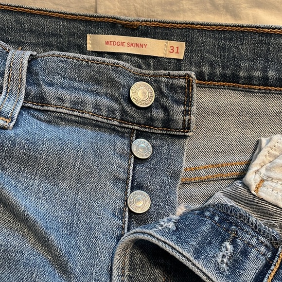 Levi’s Wedgie Skinny Jeans - Picture 2 of 5